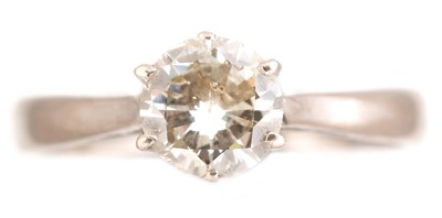 Lot 173 - Solitaire diamond ring