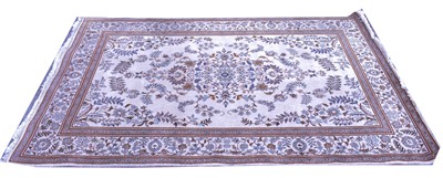 Lot 555 - Kashan rug