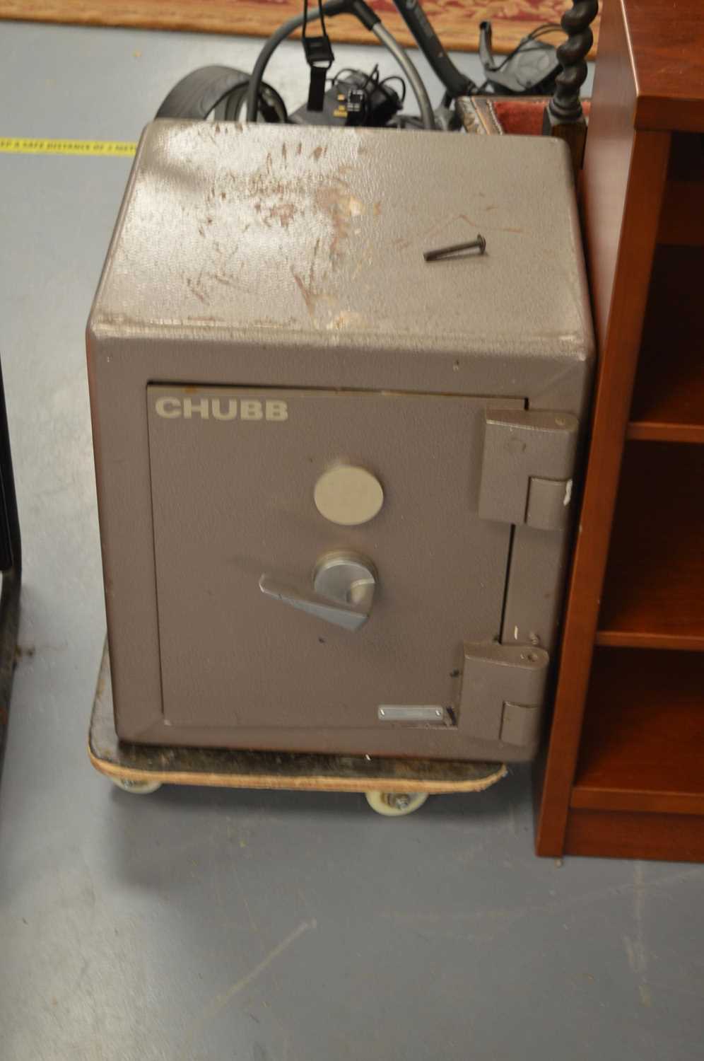 Lot 980 - Chubb safe