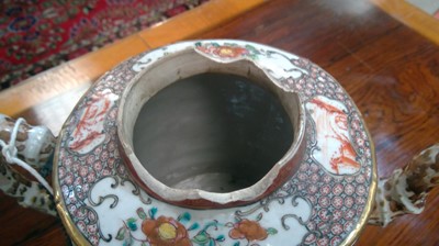 Lot 423 - Qianlong Mandarin pattern Wine pot