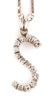 Lot 180 - Diamond 'S' pattern pendant on chain