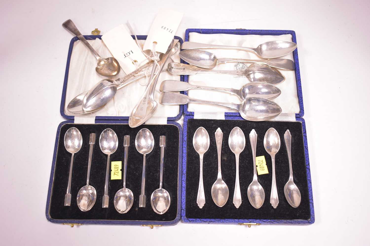 Lot 302 - A selection of silver teaspoons