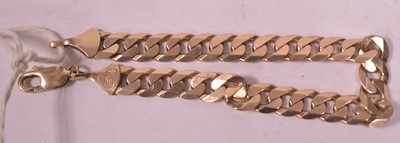 Lot 24 - Gold curb link bracelet