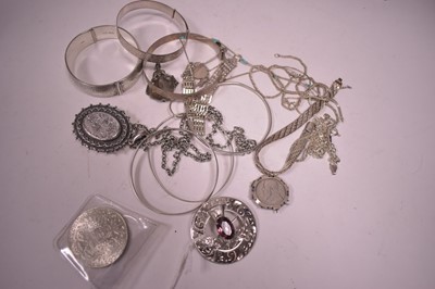 Lot 33 - Selection of silver jewellery
