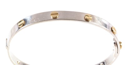 Lot 101 - Cartier style screw bangle