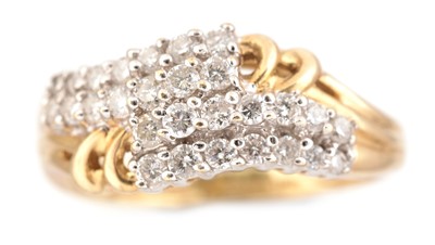 Lot 102 - Diamond dress ring