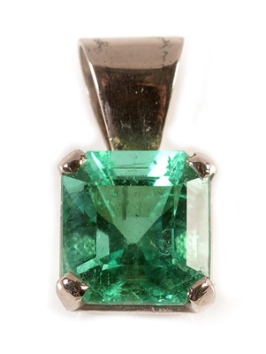 Lot 118 - Emerald pendant
