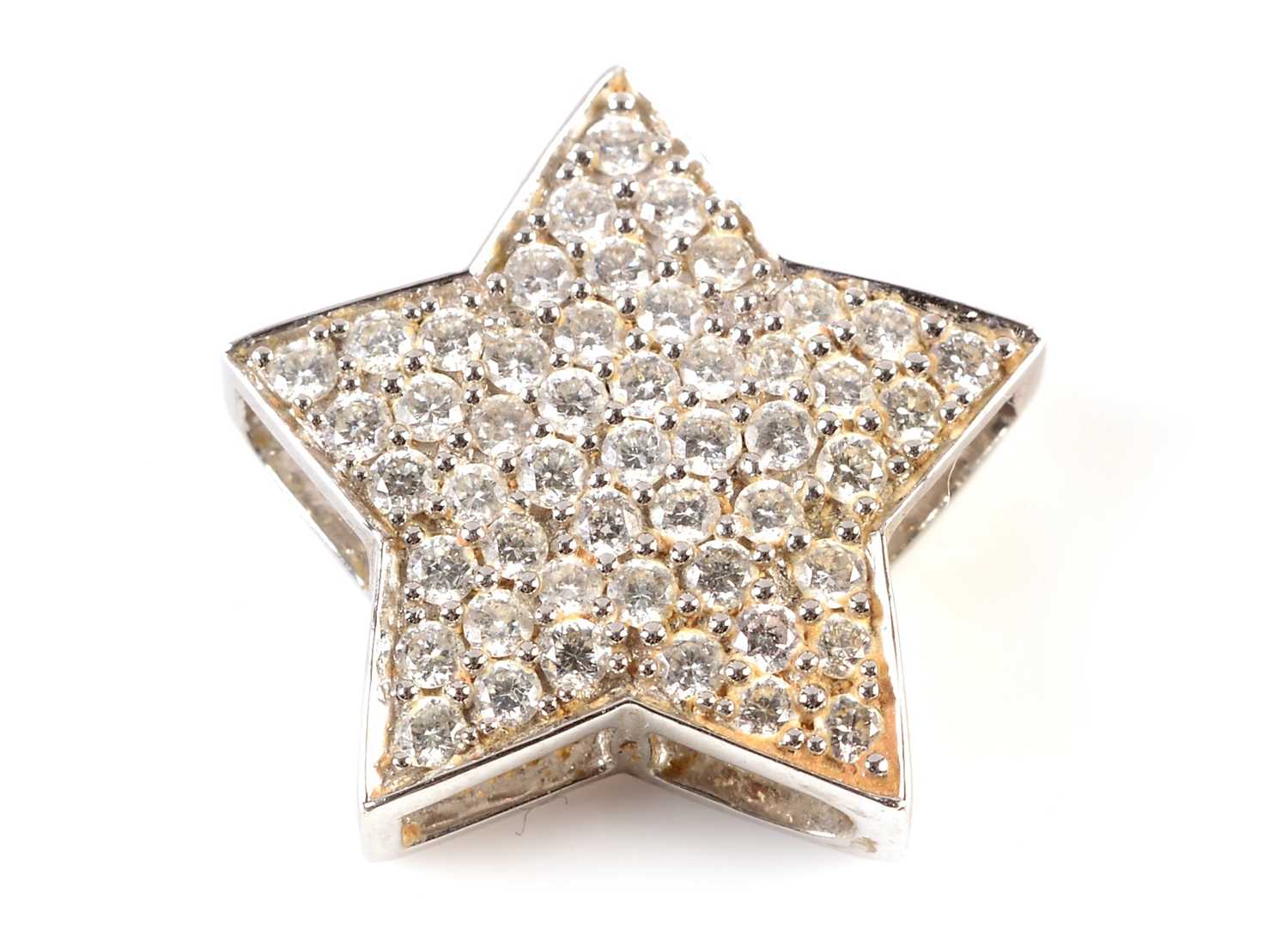 Lot 14 - A diamond star pattern pendant