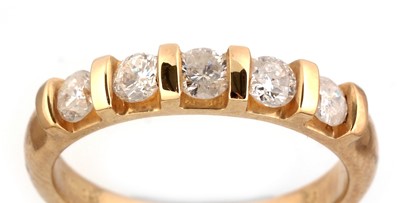 Lot 129 - Five stone diamond ring