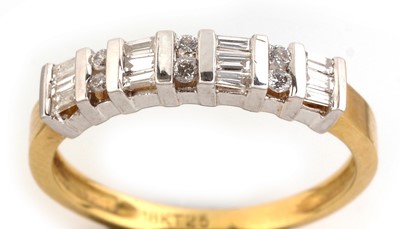 Lot 130 - Diamond dress ring