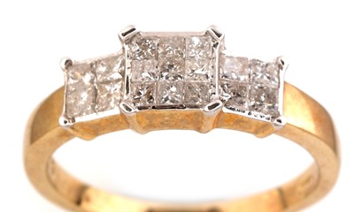 Lot 134 - Diamond dress ring