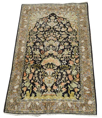 Lot 647 - Kashan rug