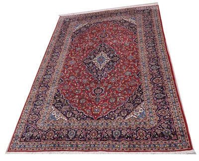Lot 547 - Kashan carpet