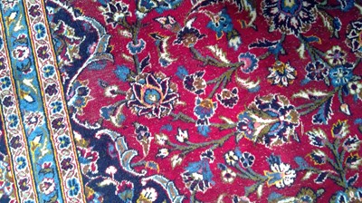 Lot 547 - Kashan carpet