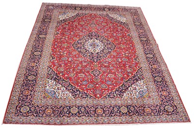 Lot 551 - Kashan carpet