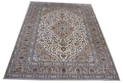 Lot 552 - Kashan carpet