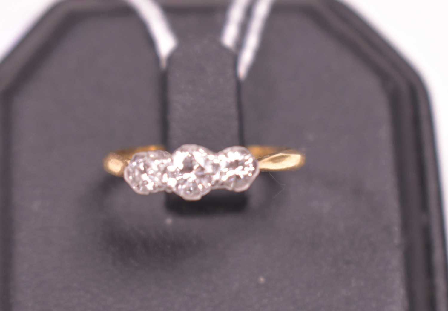 Lot 10 - Three stone diamond ring