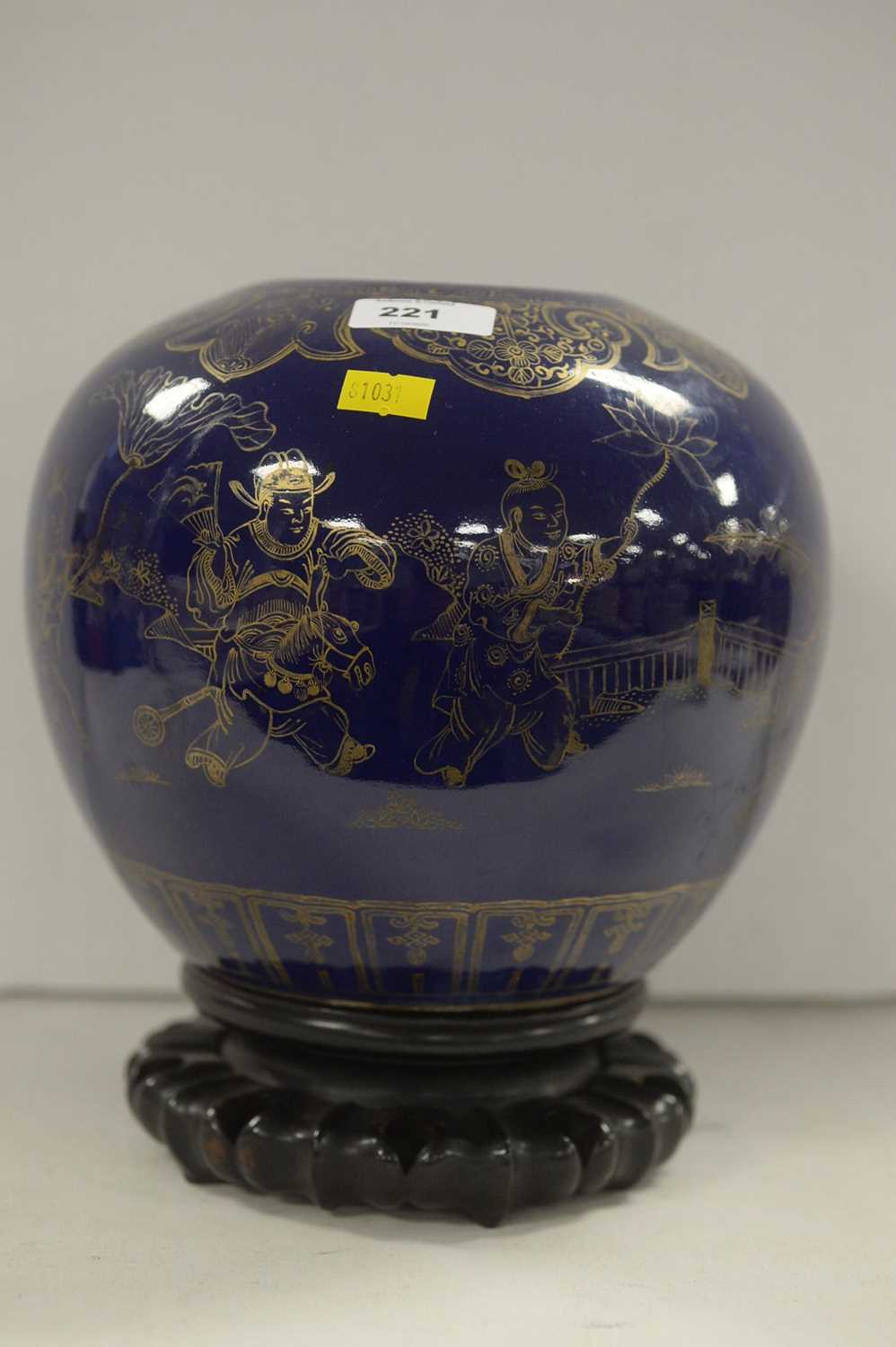 Lot 221 - Chinese vase