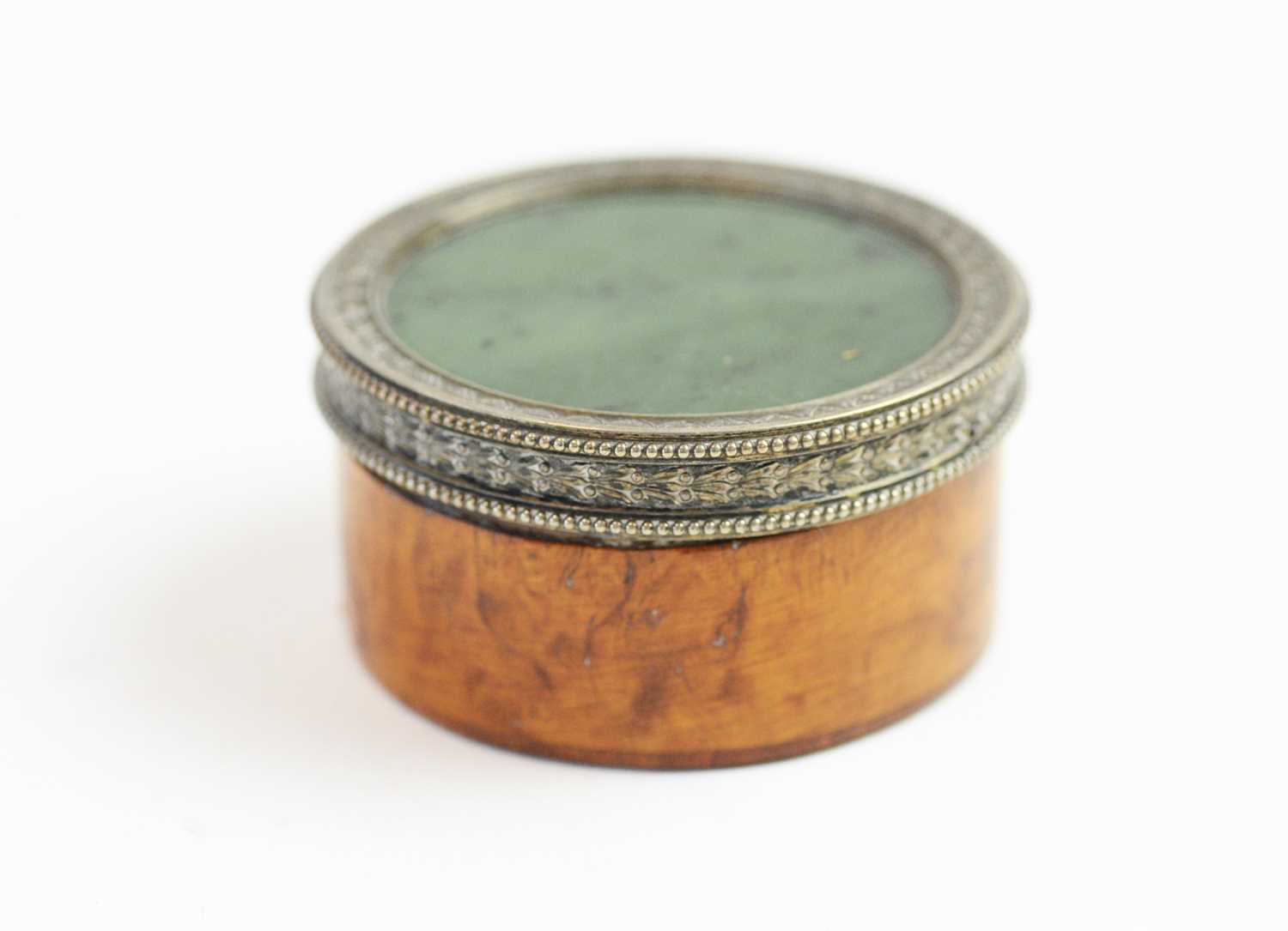 Lot 181 - Carl Faberge nephrite box