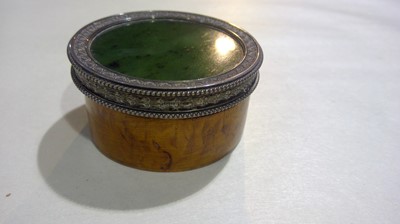 Lot 181 - Carl Faberge nephrite box