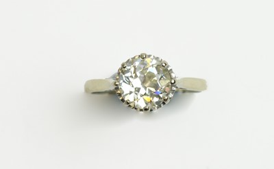 Lot 29 - Solitaire diamond ring