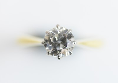 Lot 27 - A single stone diamond ring