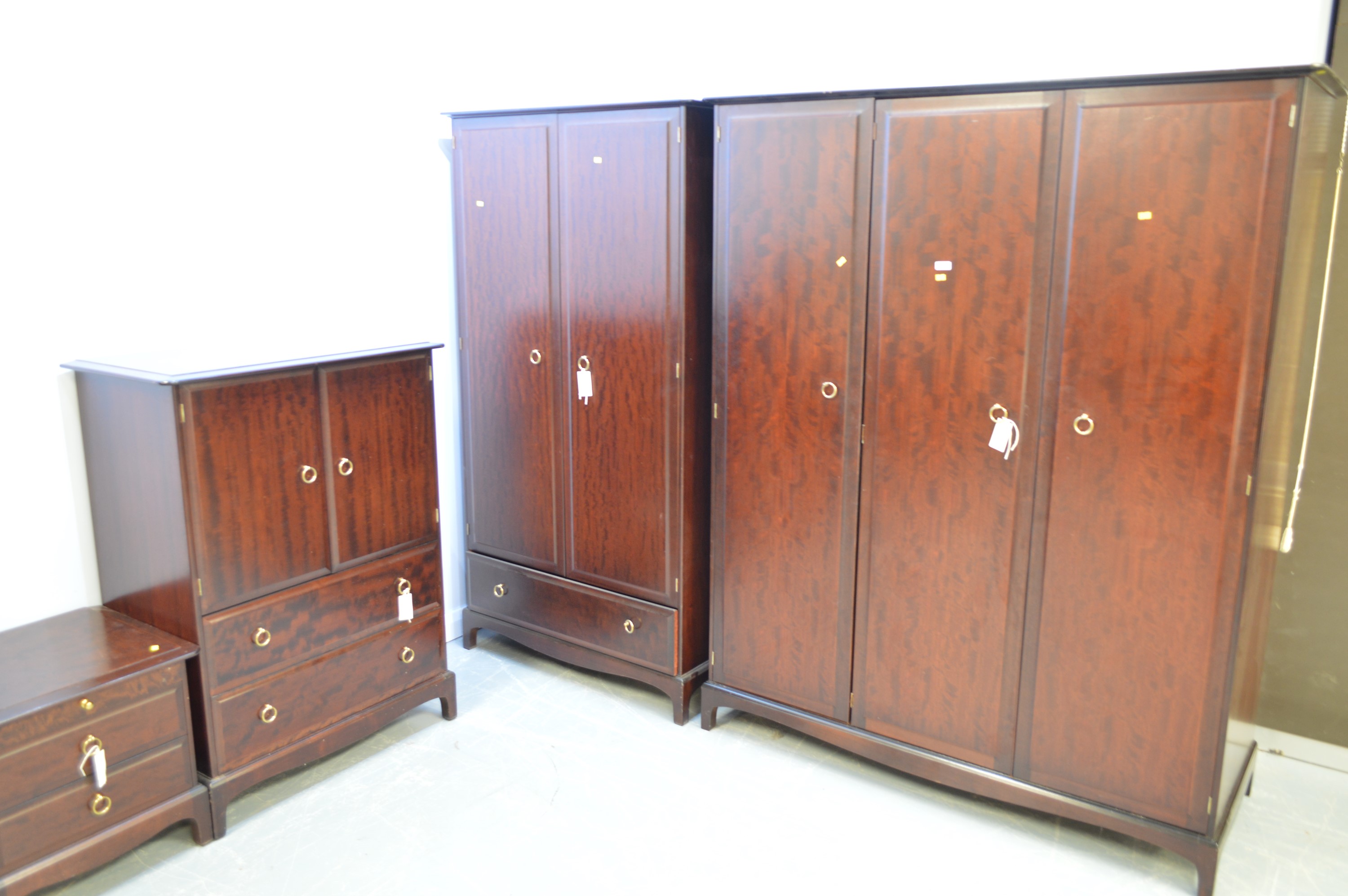Lot 449 Stag Minstrel bedroom Furniture