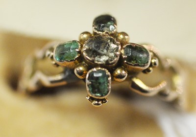 Lot 45 - Emerald ring