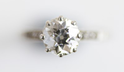 Lot 33 - A single stone diamond ring