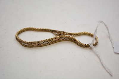 Lot 93 - A 9ct gold bracelet