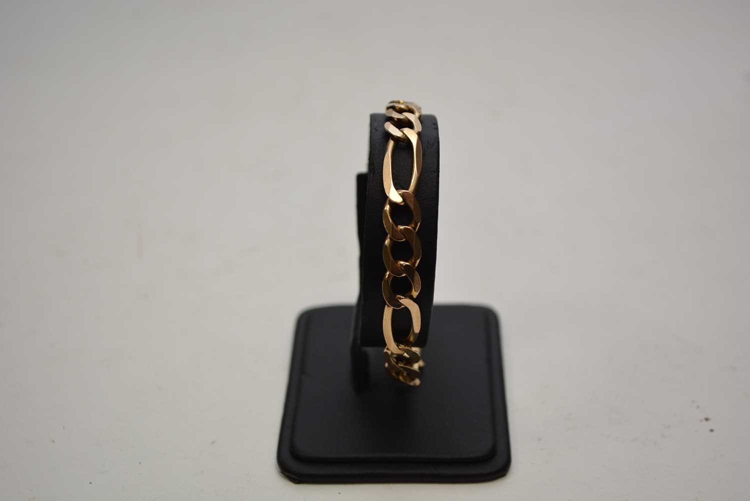 Lot 99 - A 9ct gold bracelet