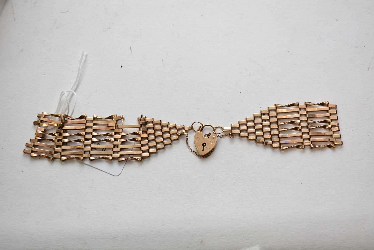 Lot 100 - A 9ct gold gate link bracelet