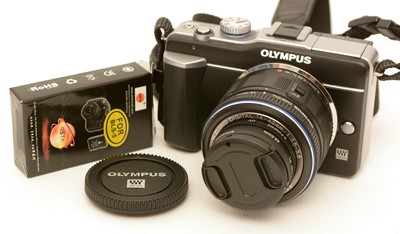 Lot 900 - Olympus Pen E-PL1 digital camera and zoom lens.