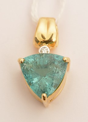 Lot 95 - Apatite and diamond pendant