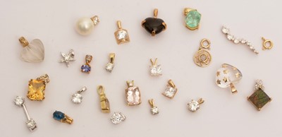 Lot 123 - Gem-set pendants