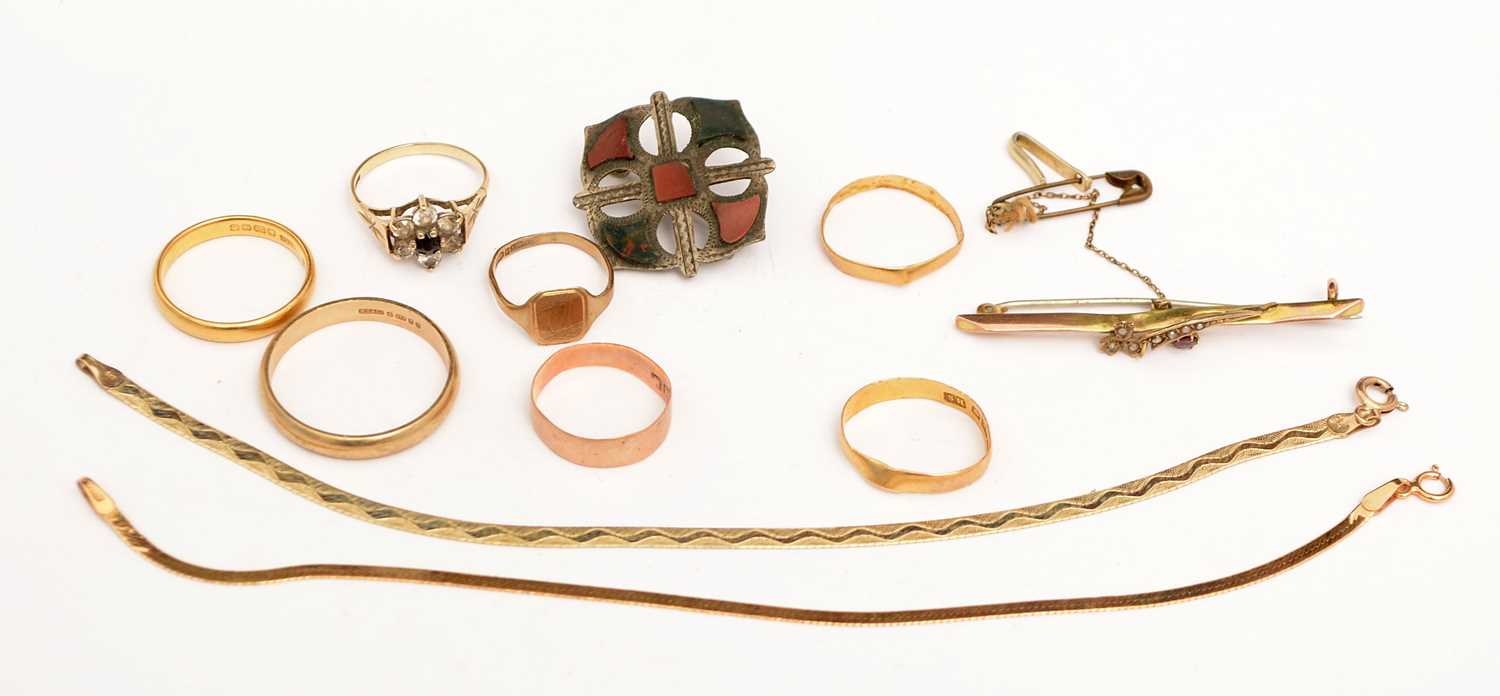 Lot 196 - Gold and other jewellery