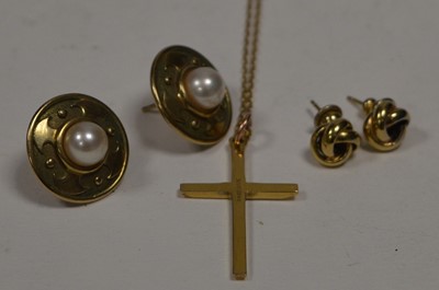 Lot 41 - Two pairs of earrings and crucifix pendant