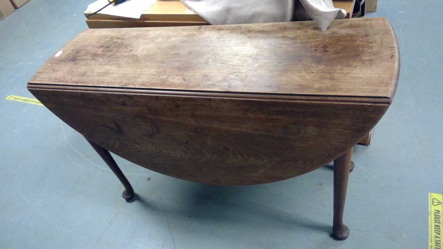 Lot 717 - A 19th Century mahogany drop leaf table