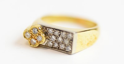 Lot 38 - Gentleman's diamond dress ring