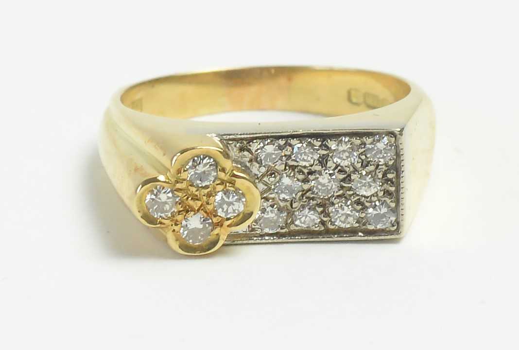 Lot 38 - Gentleman's diamond dress ring