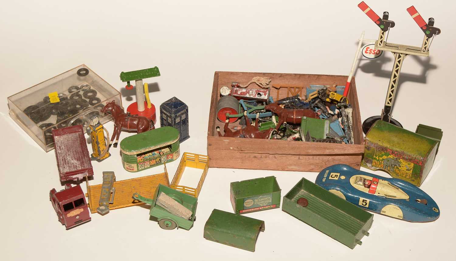 Lot 1109 - Lead figures and diecast vehicles.