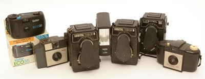 Lot 942 - Cameras and sundries.