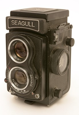 Lot 910 - A Seagull camera.