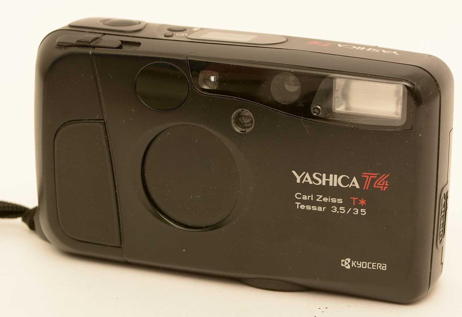 Lot 911 - A Yashica T4 camera.