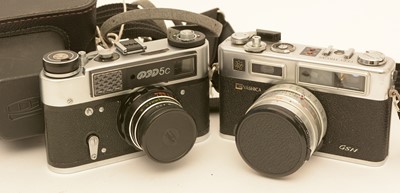 Lot 915 - Two rangefinder cameras.