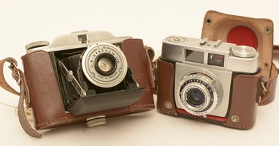 Lot 919 - Two vintage cameras.