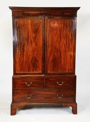 Lot 810 - 19th Century mahogany linen press