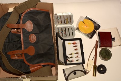 Lot 711 - Miscellaneous fishing tackle.