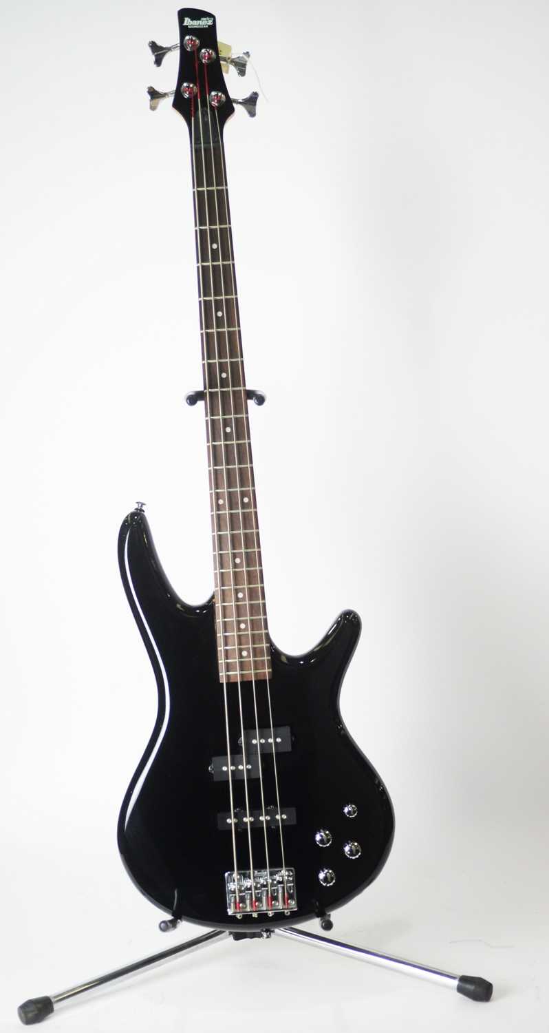 Lot 758 - Ibanez Soundgear active Bass