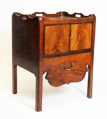 Lot 834 - 19th Century mahogany commode